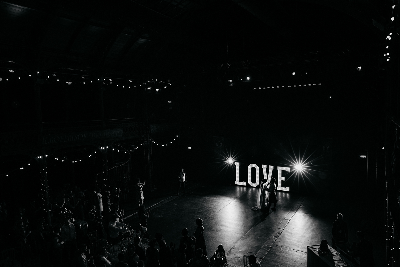 planning your wedding party timeline - first dance image from the Fruitmarket, Glasgow