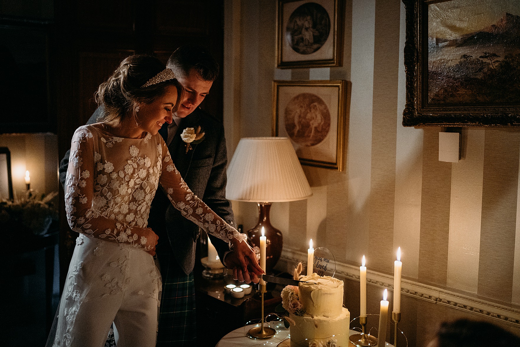 cromlix hotel bride groom cutting cake