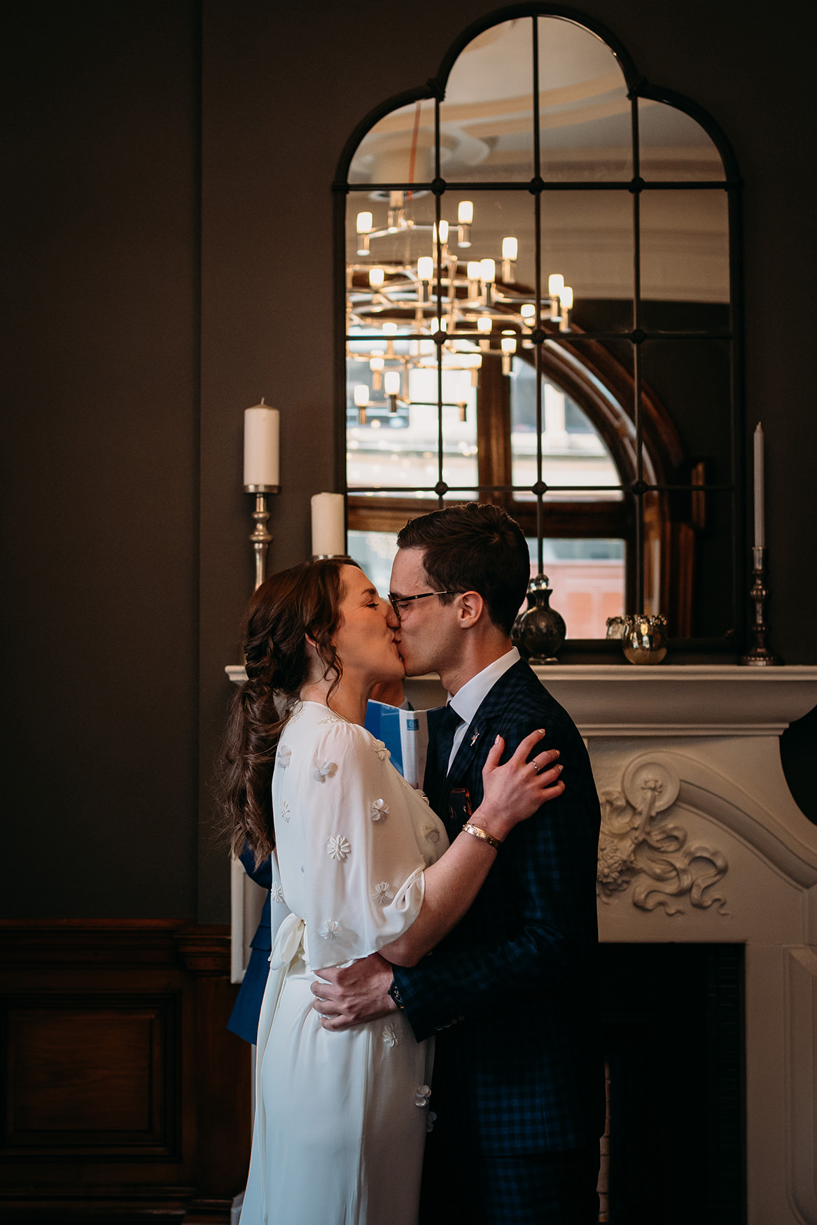 first kiss at Glasgow City Chambers Wedding